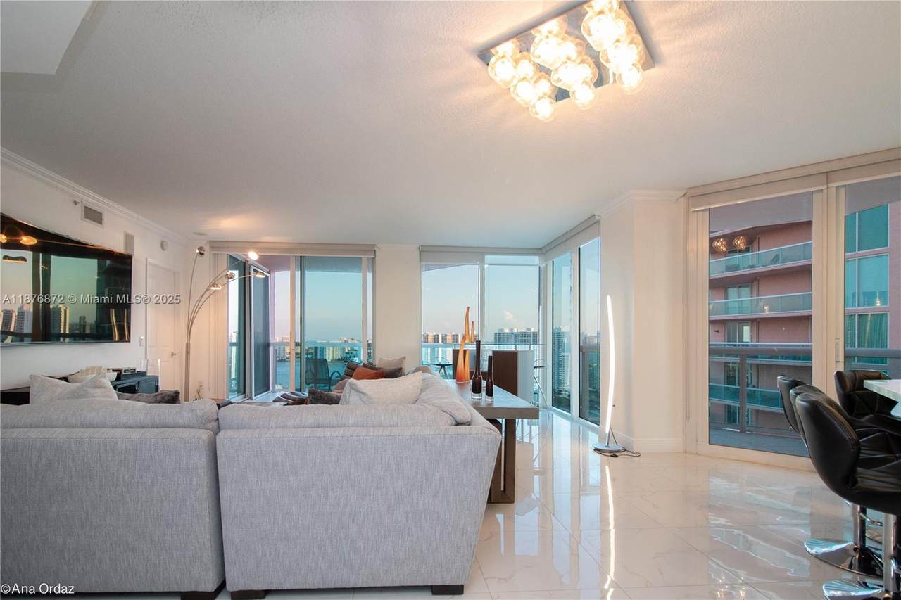 https://bt-photos.global.ssl.fastly.net/miami/1280_boomver_1_A11876872-2.jpg