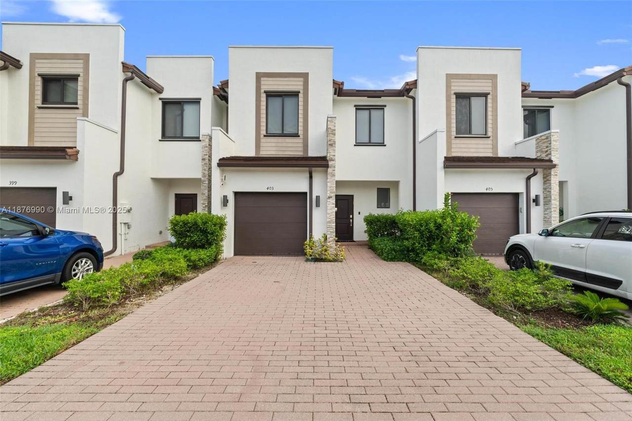 403 212th St - Photo 1