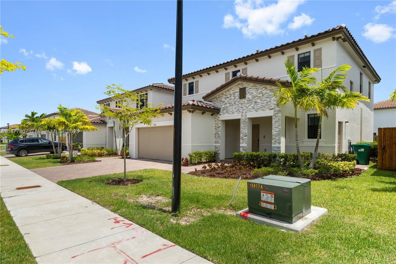 https://bt-photos.global.ssl.fastly.net/miami/1280_boomver_1_A11877807-2.jpg