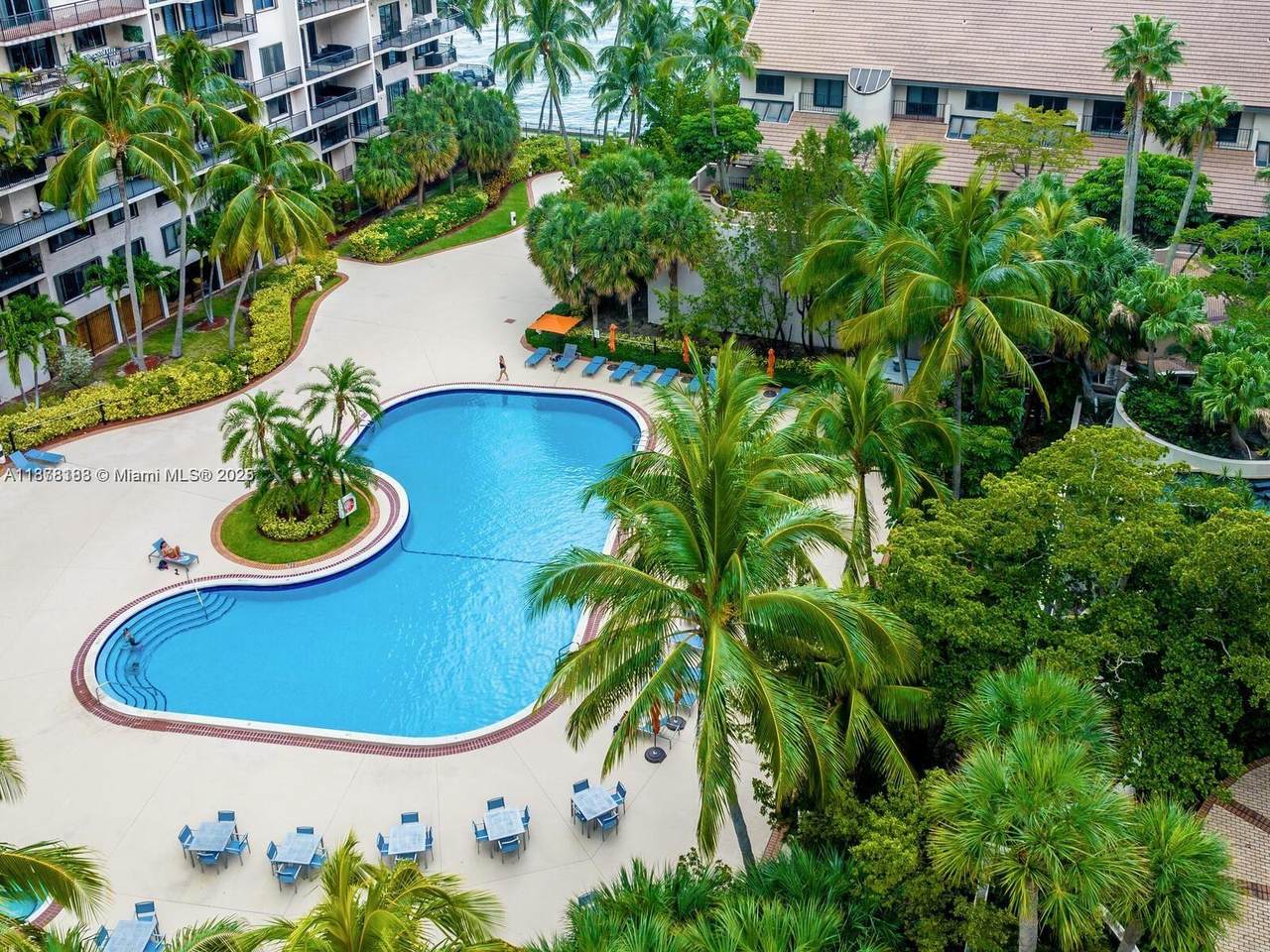 https://bt-photos.global.ssl.fastly.net/miami/1280_boomver_1_A11878188-2.jpg
