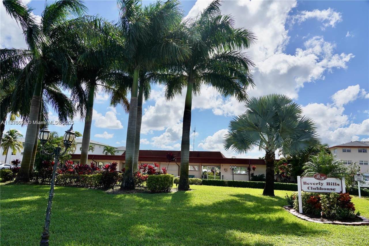 5300 Washington St - Photo 1