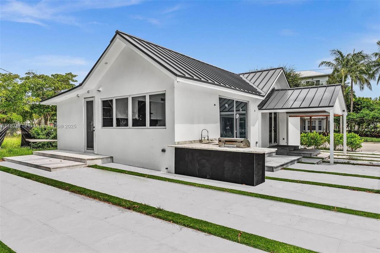 394 5th Ave - Photo 1