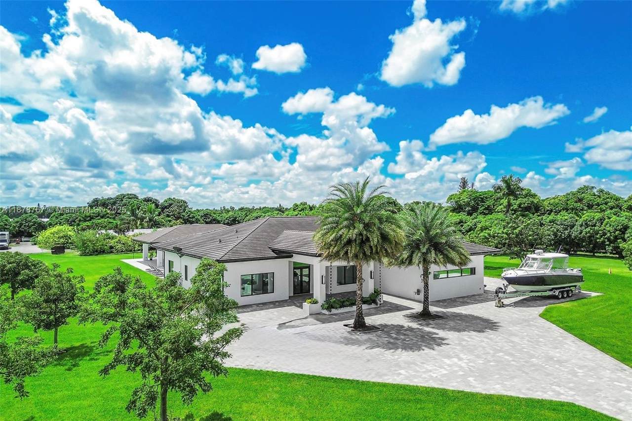 17950 192nd St - Photo 1