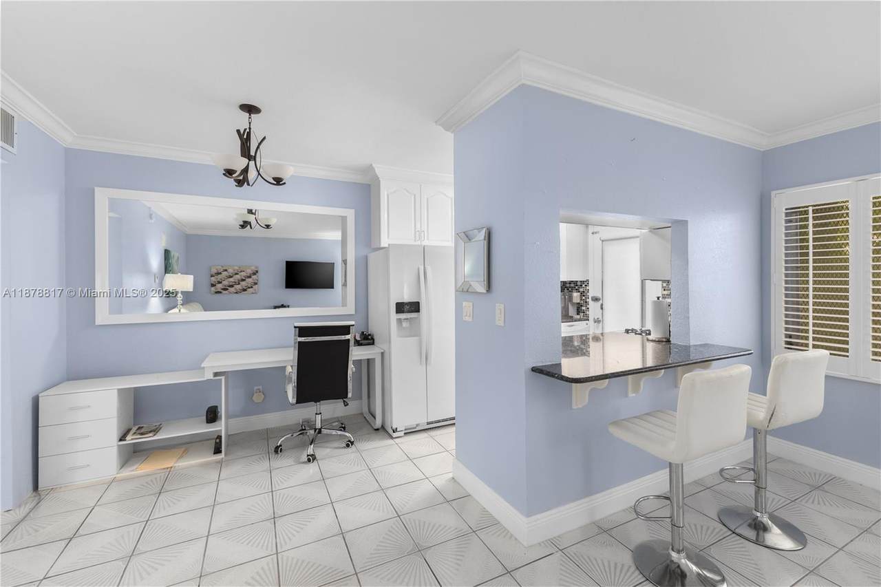 350 Collins Ave - Photo 1