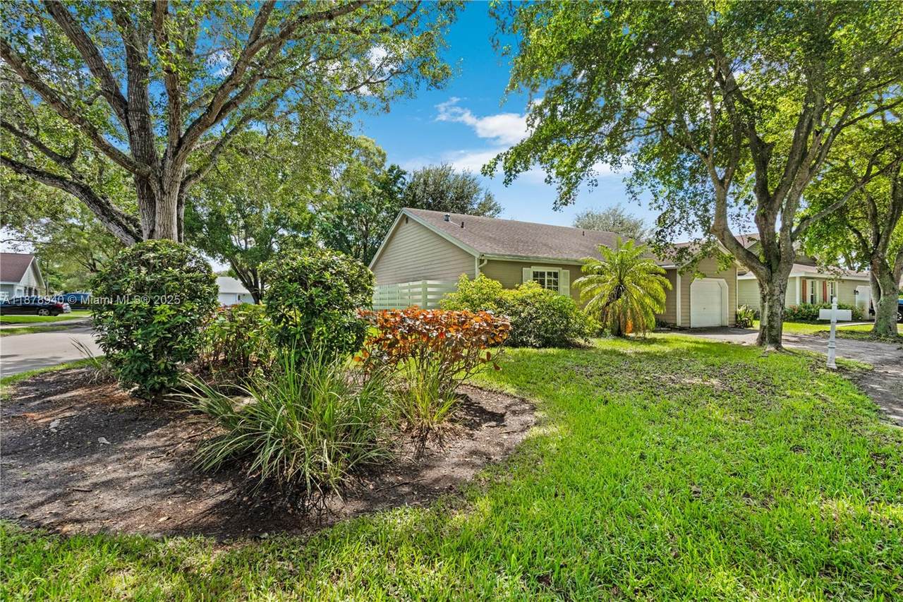 15025 141st Ct - Photo 1