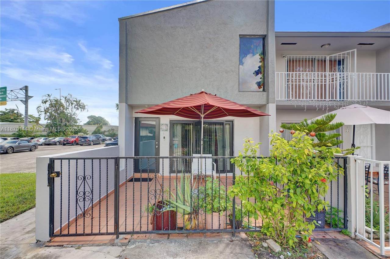 2419 11th St - Photo 1