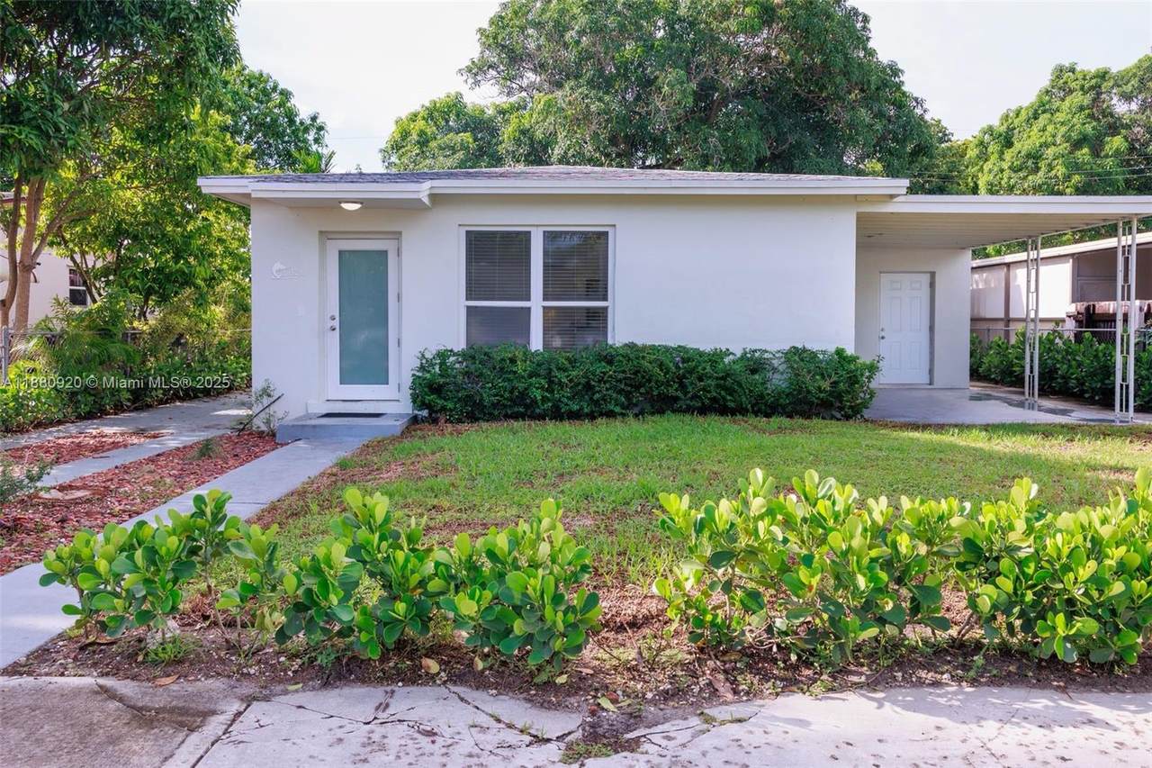 320 172nd St - Photo 1