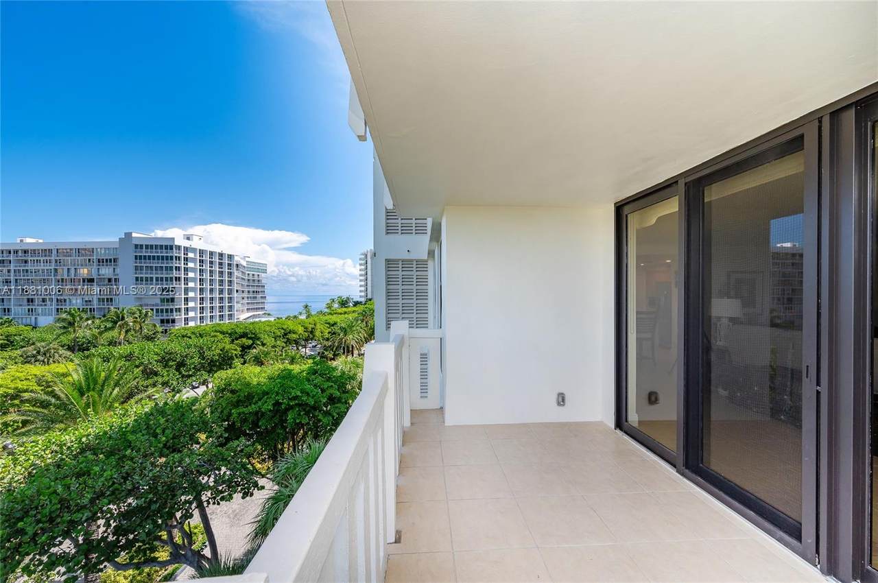 https://bt-photos.global.ssl.fastly.net/miami/1280_boomver_1_A11881006-2.jpg