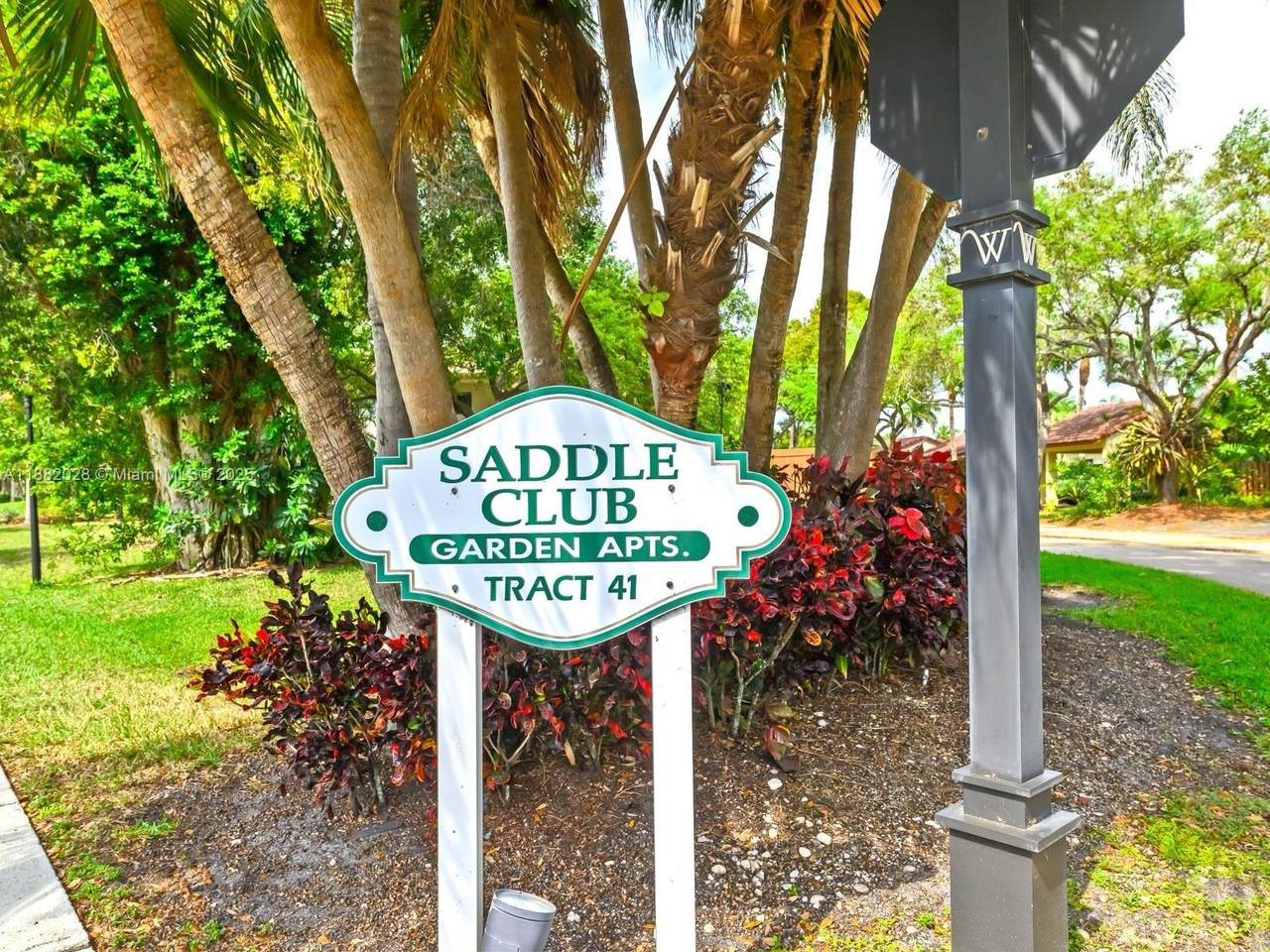 16168 Laurel Dr - Photo 1