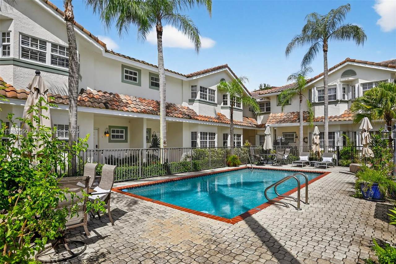 633 9th Ave - Photo 1