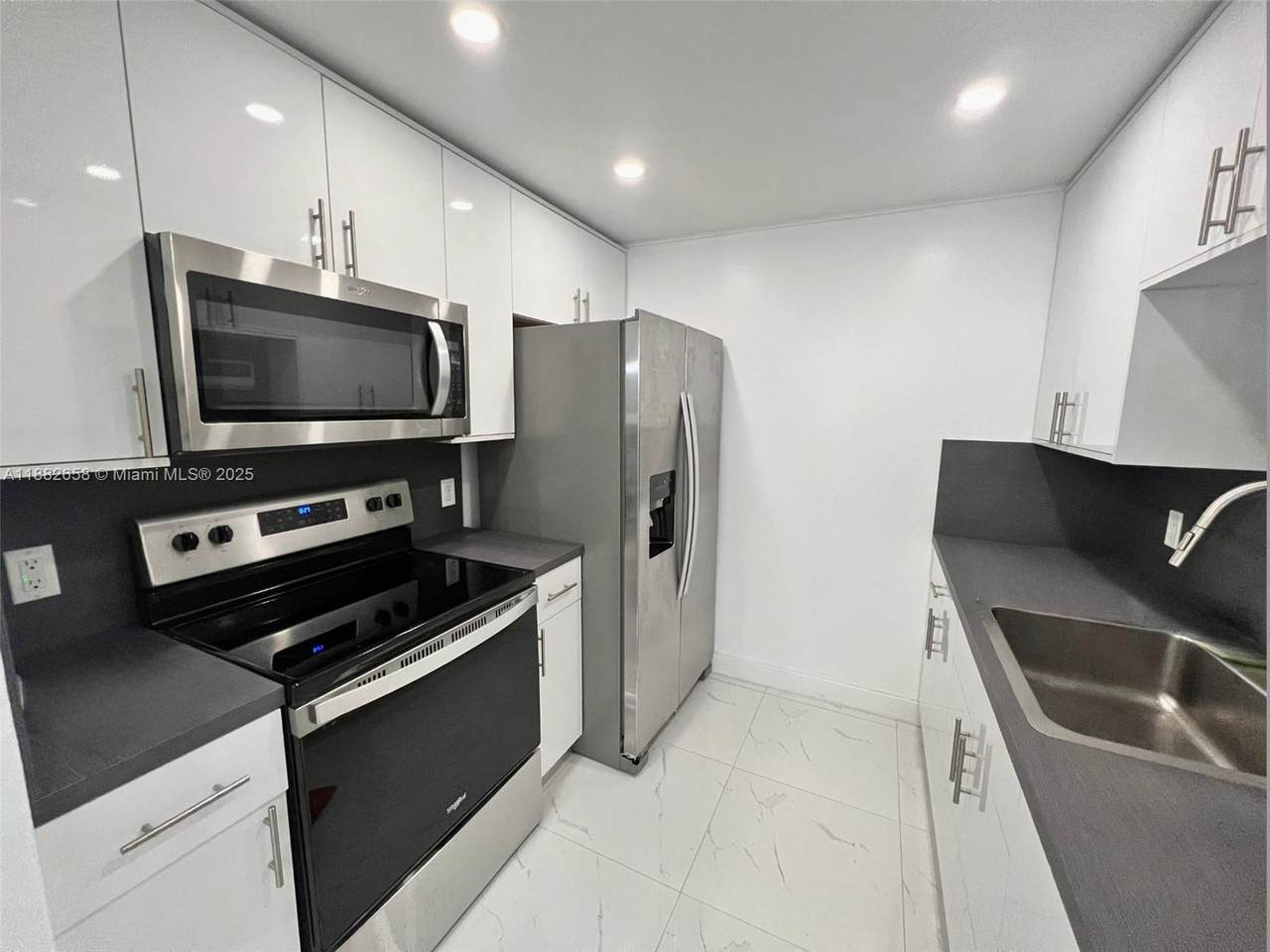 200 132nd Way - Photo 1