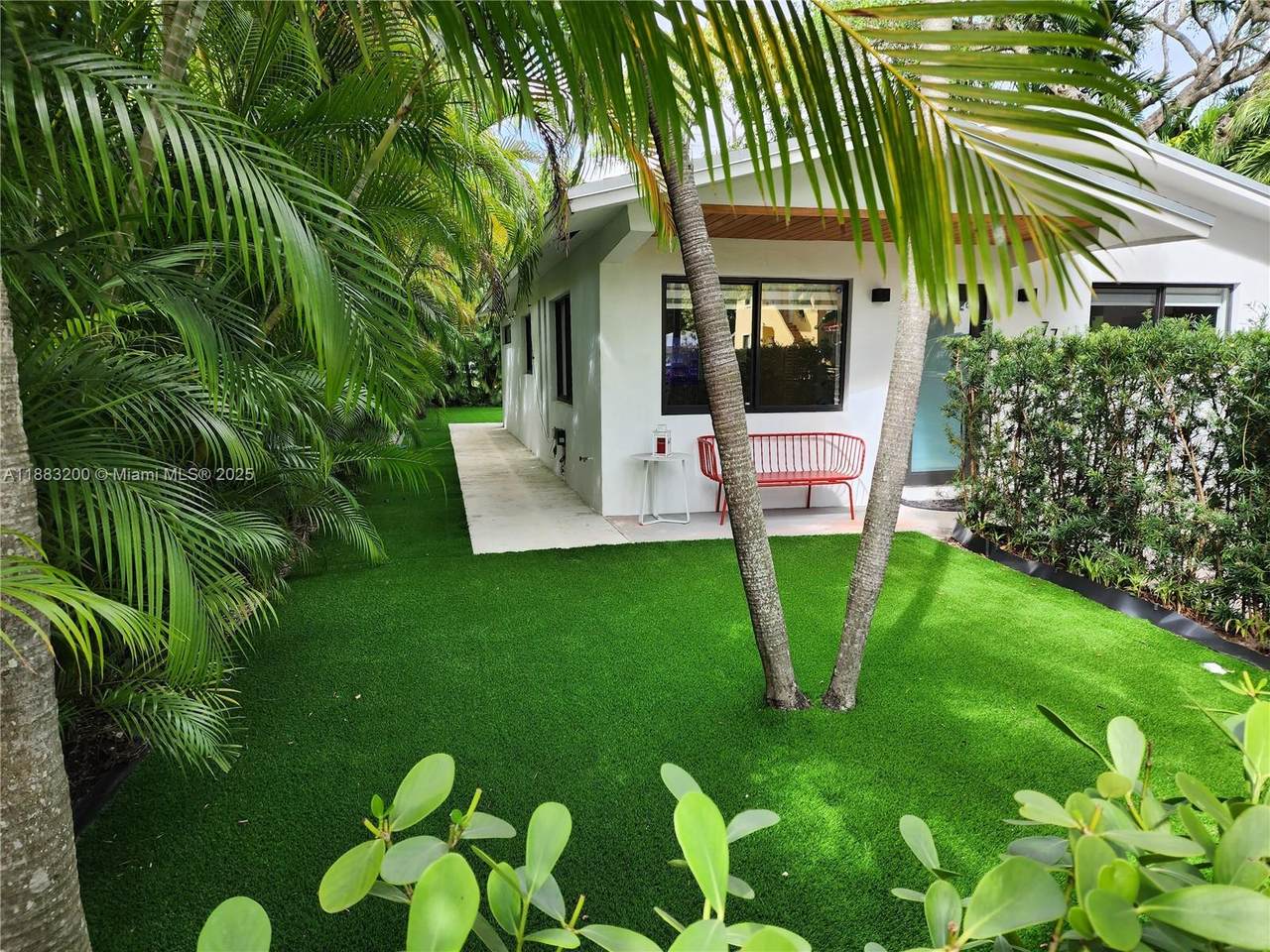 77 43rd St - Photo 1