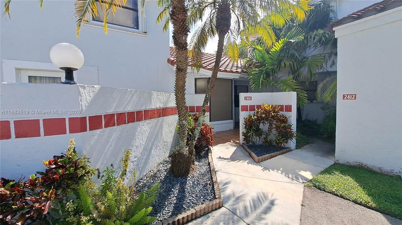 2410 San Remo Cir - Photo 1