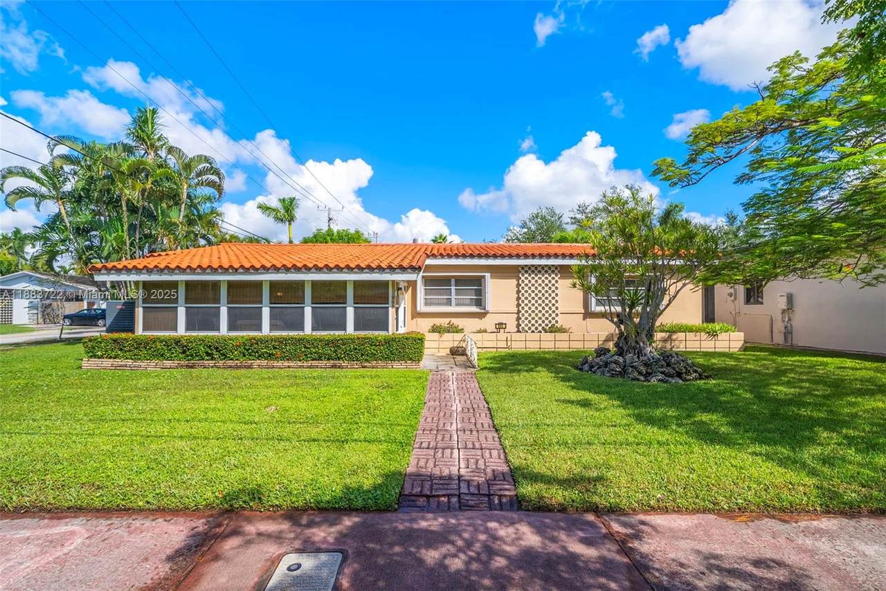 995 Shore Dr - Photo 1