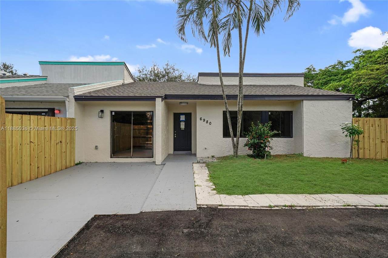 6980 29th Way - Photo 1