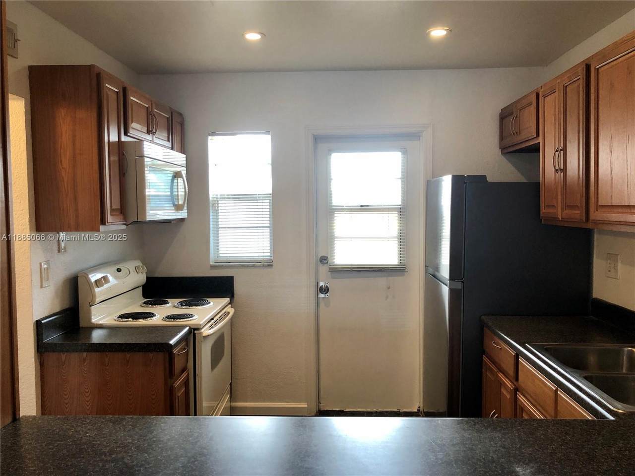 8121 24th Ct - Photo 1