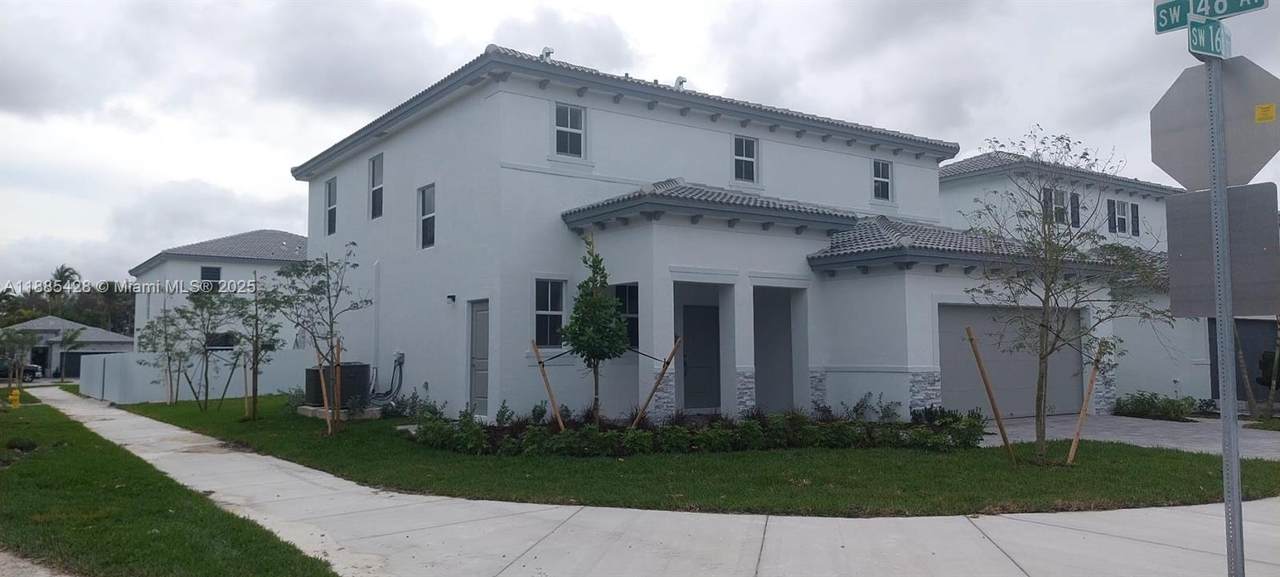 14806 163rd St - Photo 1
