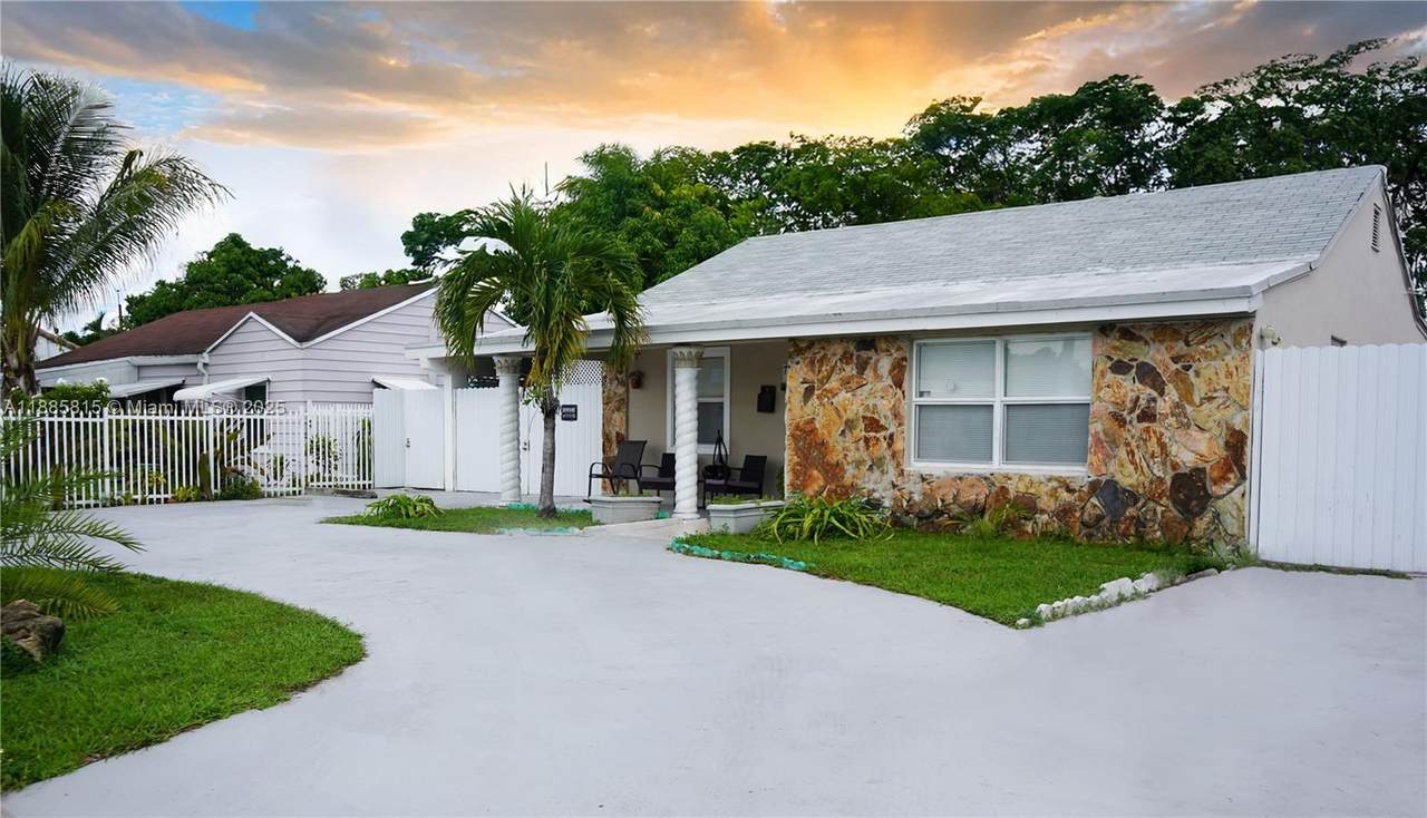 751 8th St - Photo 1