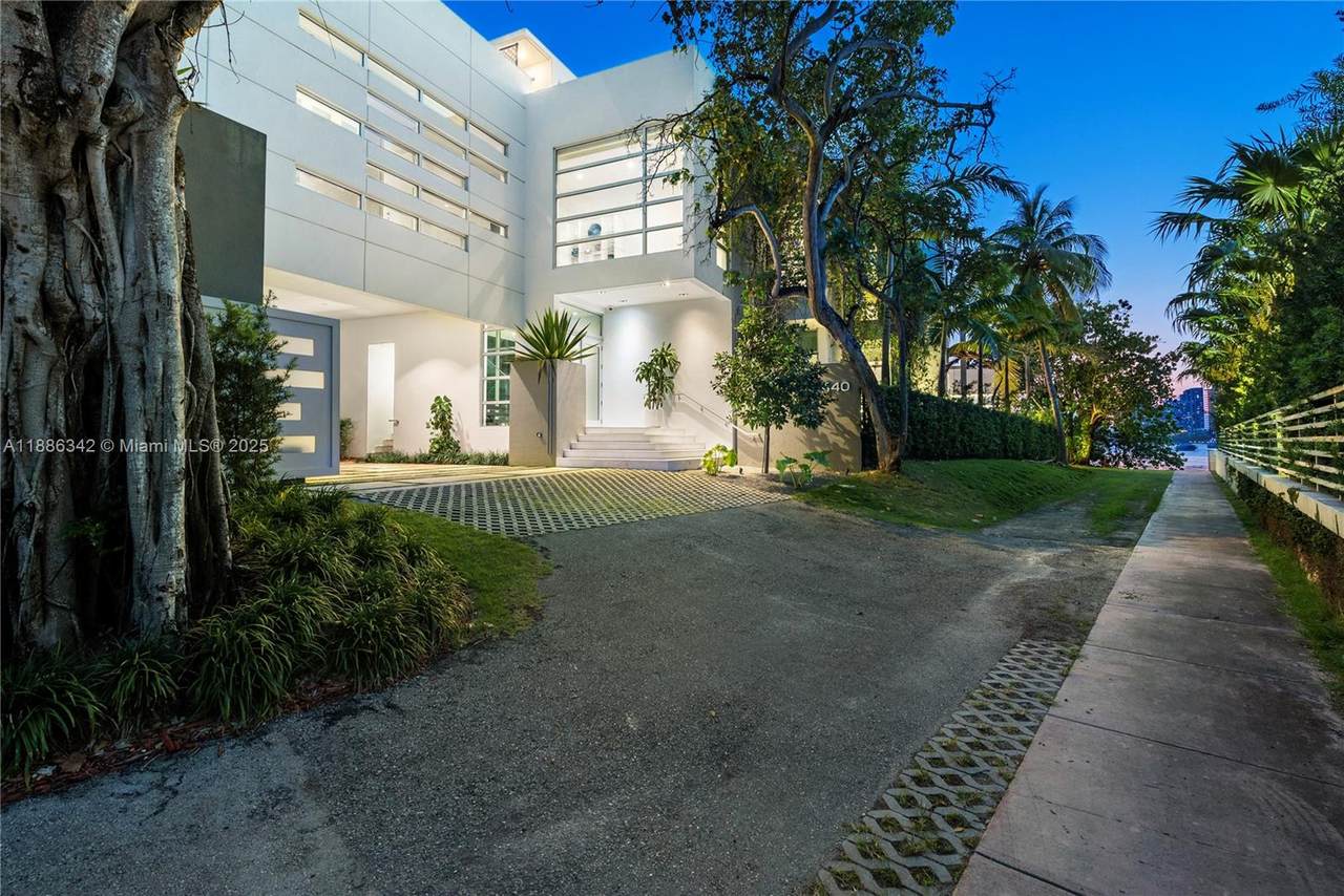 https://bt-photos.global.ssl.fastly.net/miami/1280_boomver_1_A11886342-2.jpg