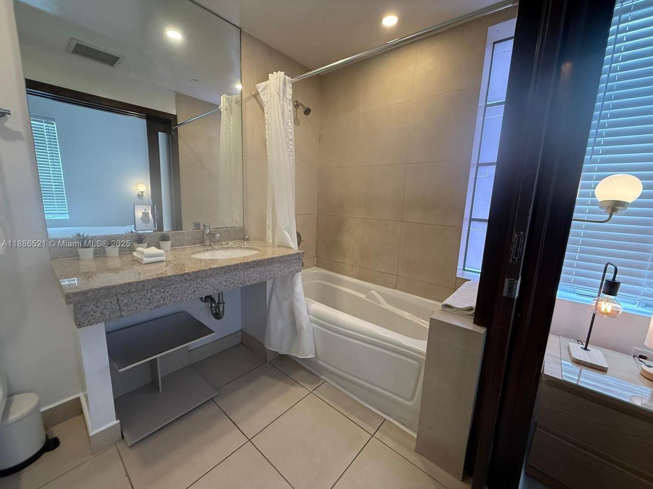 https://bt-photos.global.ssl.fastly.net/miami/1280_boomver_1_A11886521-2.jpg