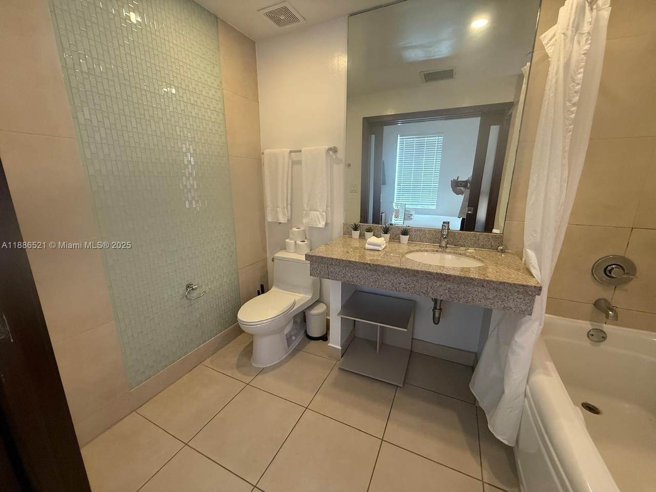 https://bt-photos.global.ssl.fastly.net/miami/1280_boomver_1_A11886521-2.jpg