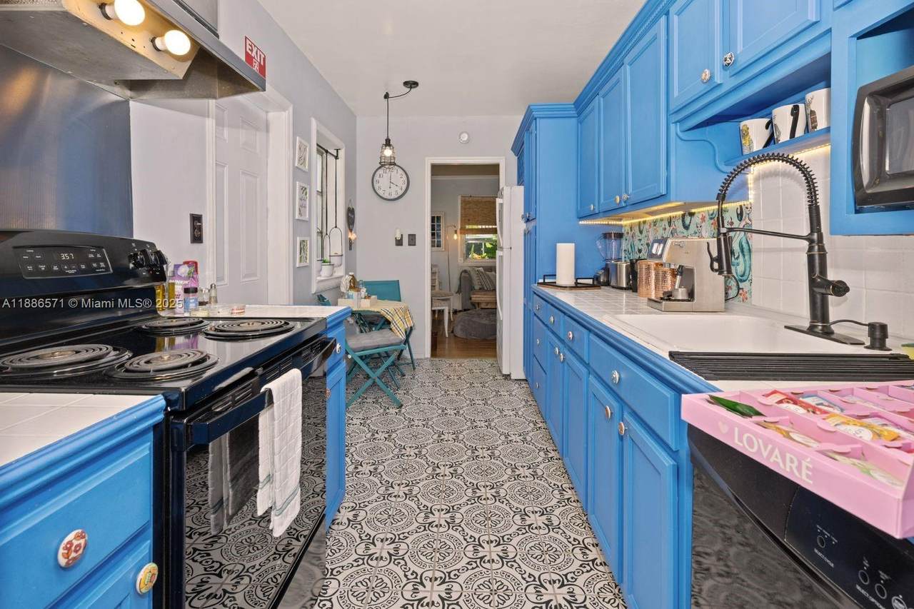 1701 Fletcher St - Photo 1