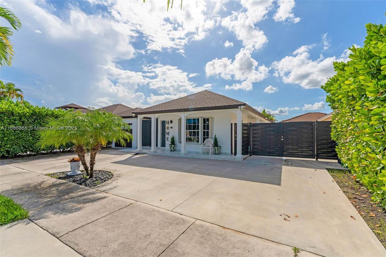 18088 137th Path - Photo 1