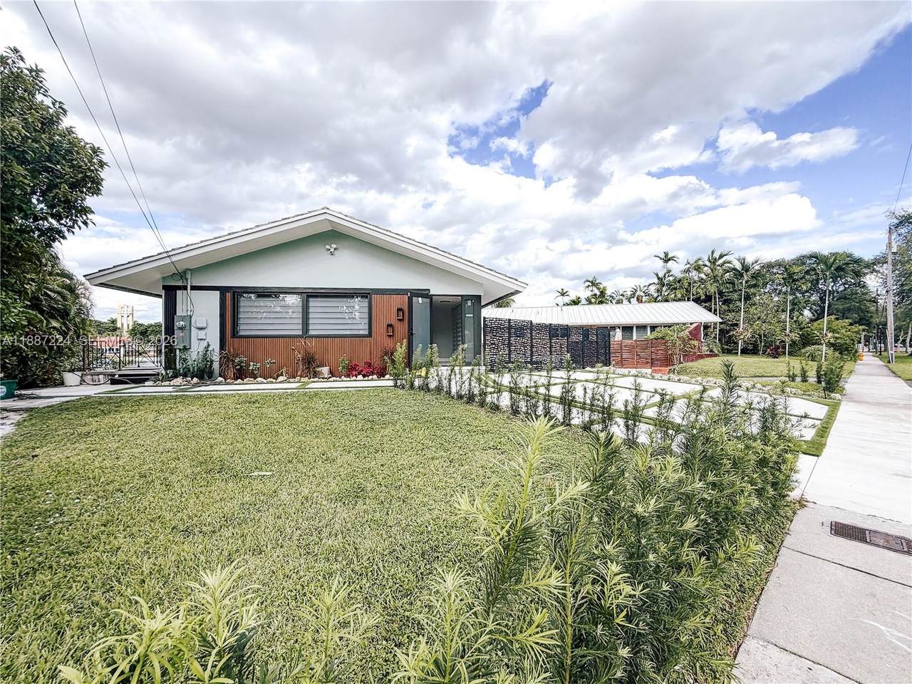 https://bt-photos.global.ssl.fastly.net/miami/1280_boomver_1_A11887224-2.jpg