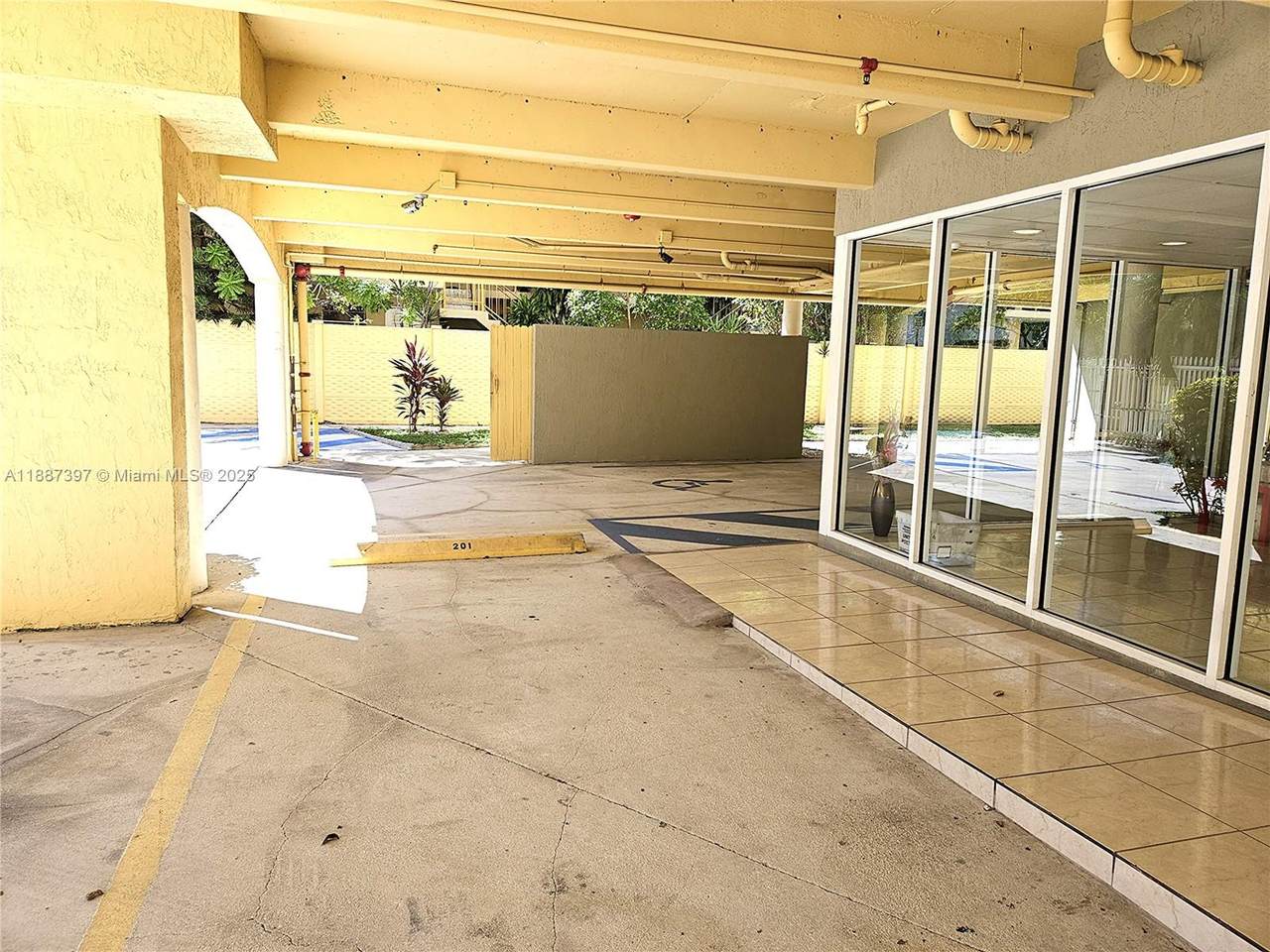 https://bt-photos.global.ssl.fastly.net/miami/1280_boomver_1_A11887397-2.jpg