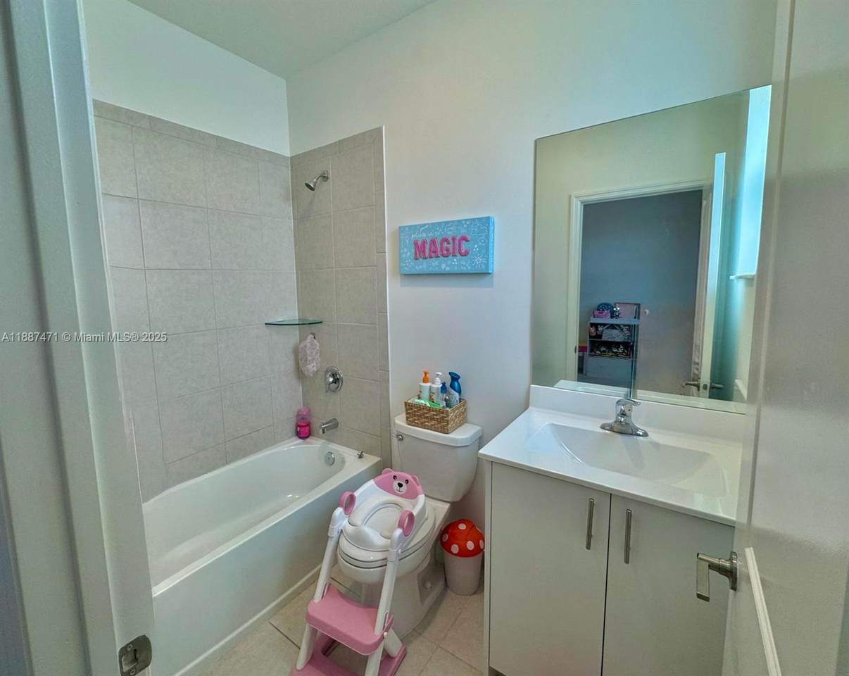 https://bt-photos.global.ssl.fastly.net/miami/1280_boomver_1_A11887471-2.jpg