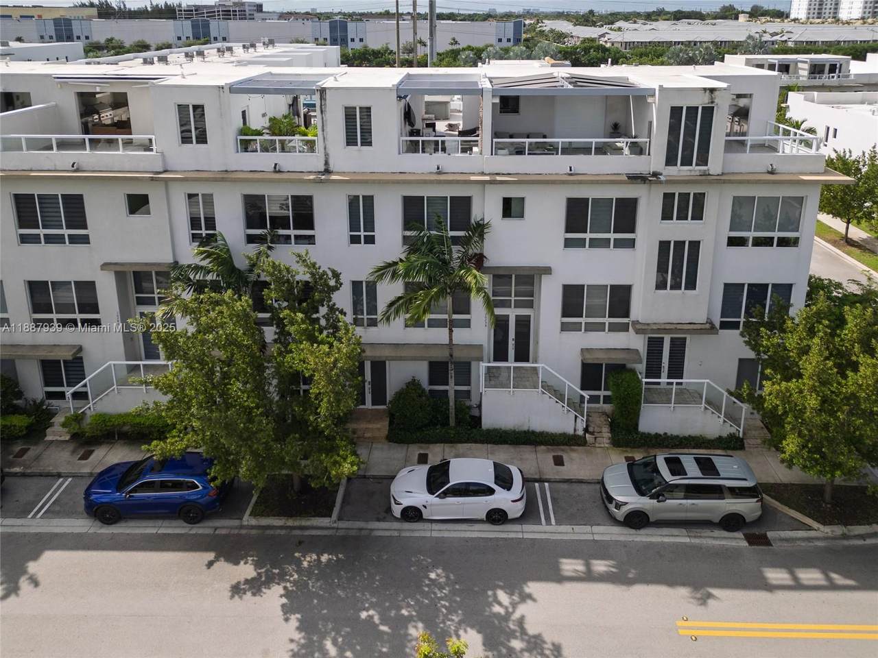 https://bt-photos.global.ssl.fastly.net/miami/1280_boomver_1_A11887939-2.jpg