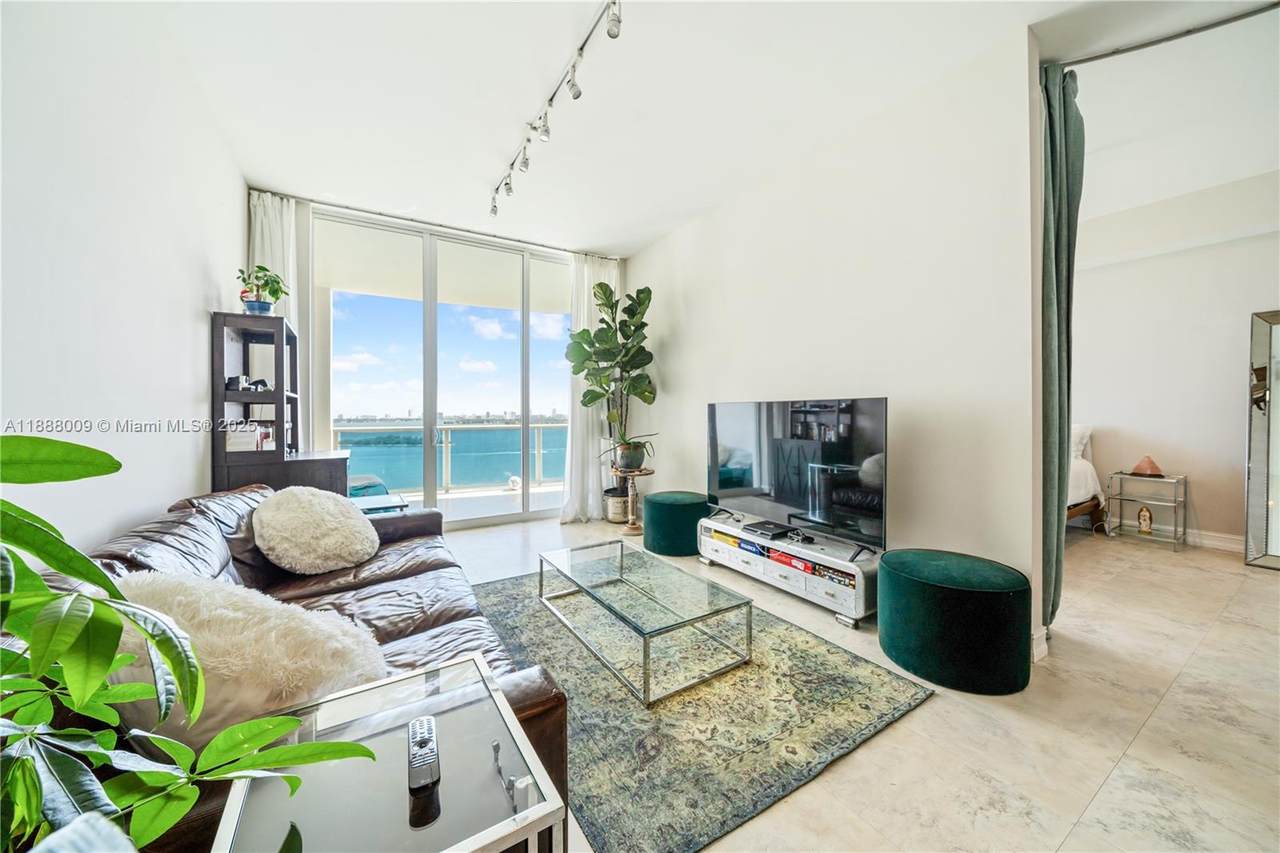 https://bt-photos.global.ssl.fastly.net/miami/1280_boomver_1_A11888009-2.jpg