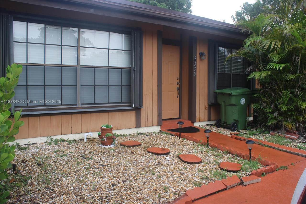 2330 Plum Ct - Photo 1