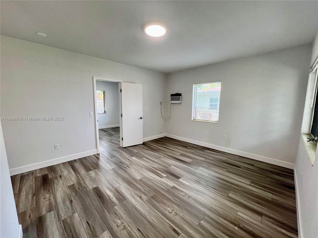 962 6th St - Photo 1