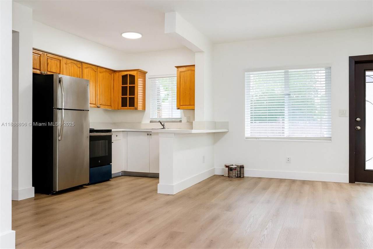 785 96th St - Photo 1