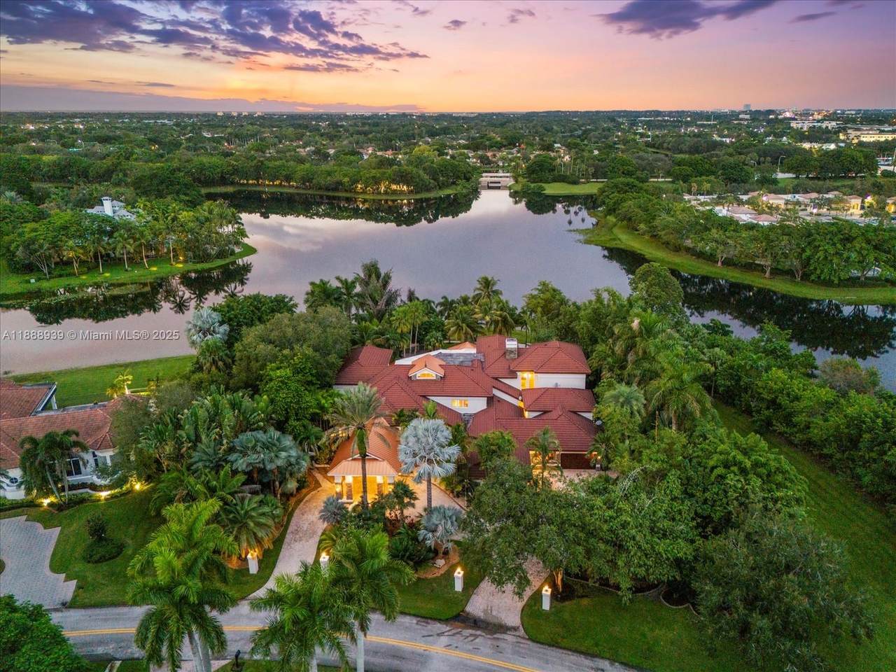 https://bt-photos.global.ssl.fastly.net/miami/1280_boomver_1_A11888939-2.jpg