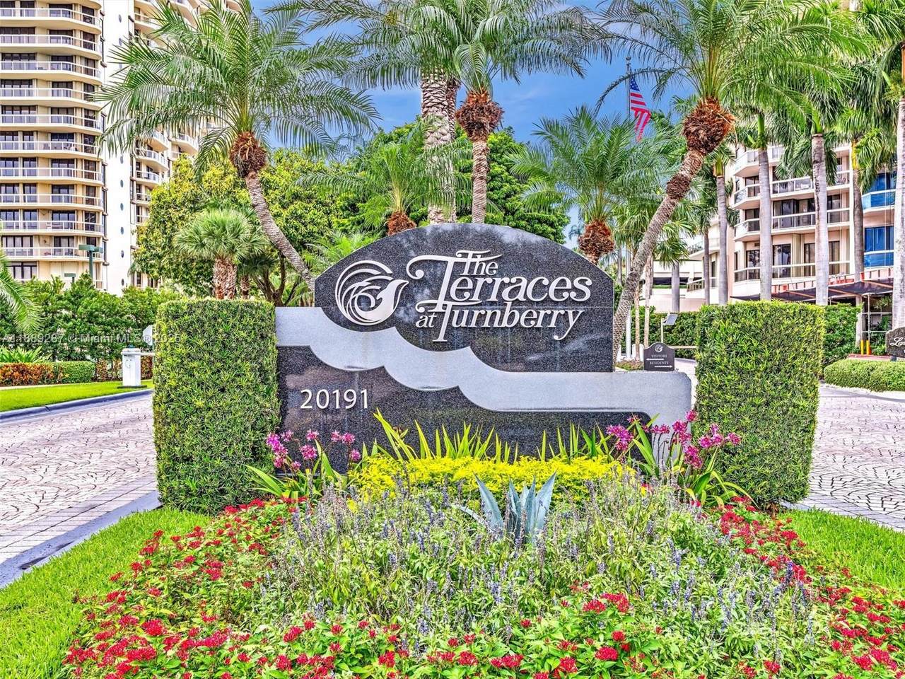 20191 Country Club Dr - Photo 1