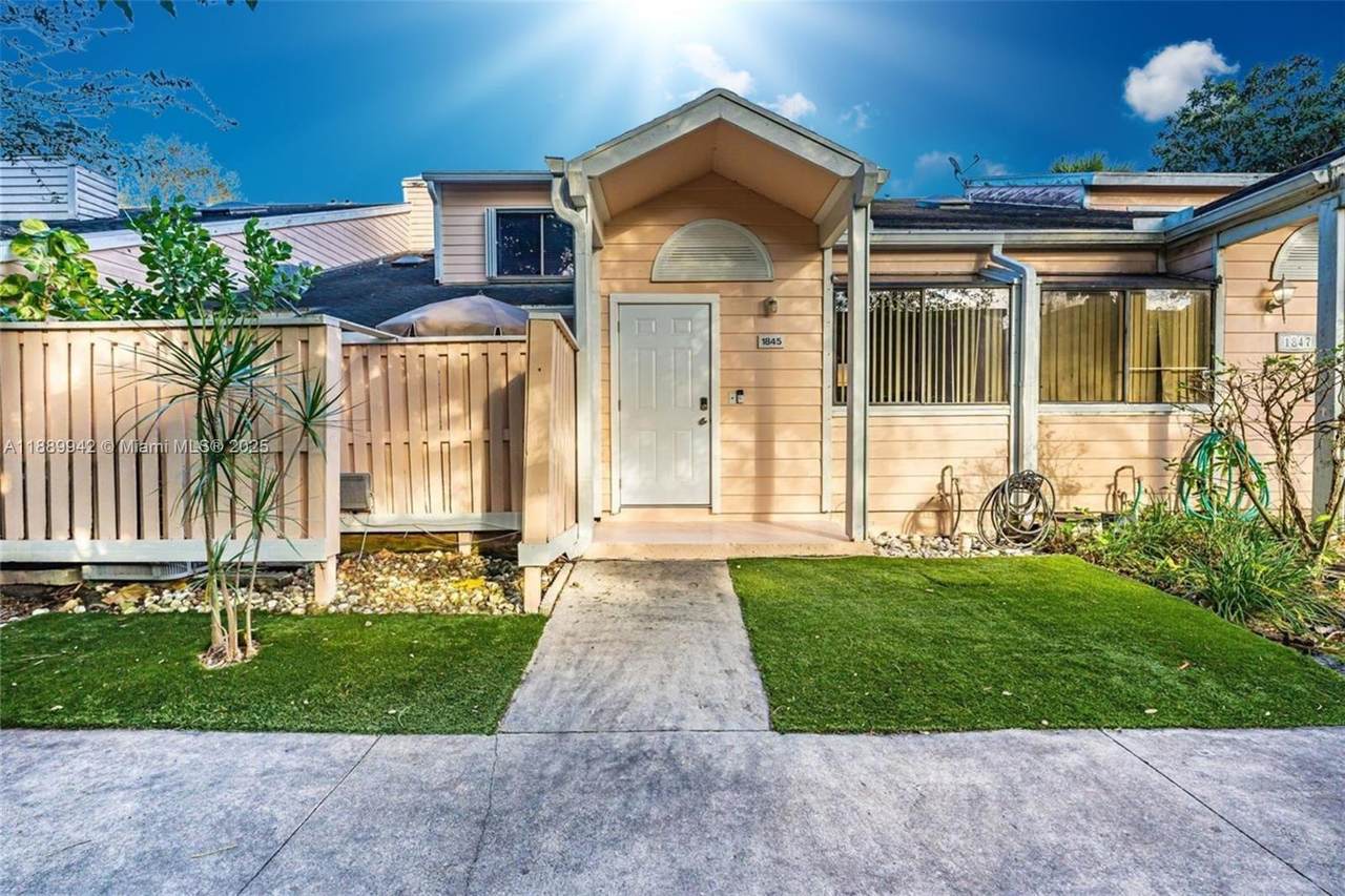 1845 Runners Way - Photo 1