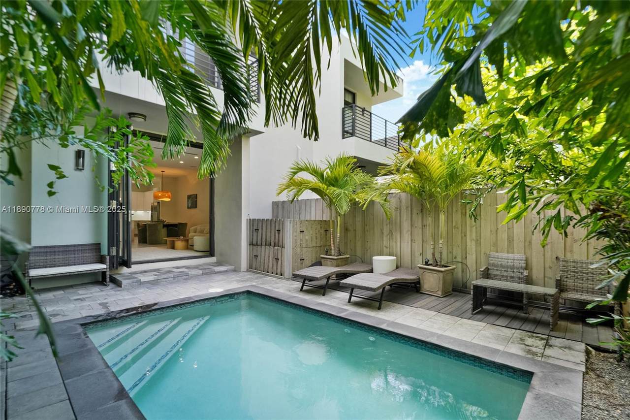 3110 Hibiscus St - Photo 1