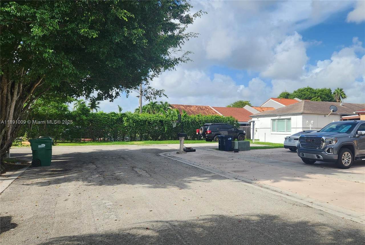 8254 147th Pl - Photo 1