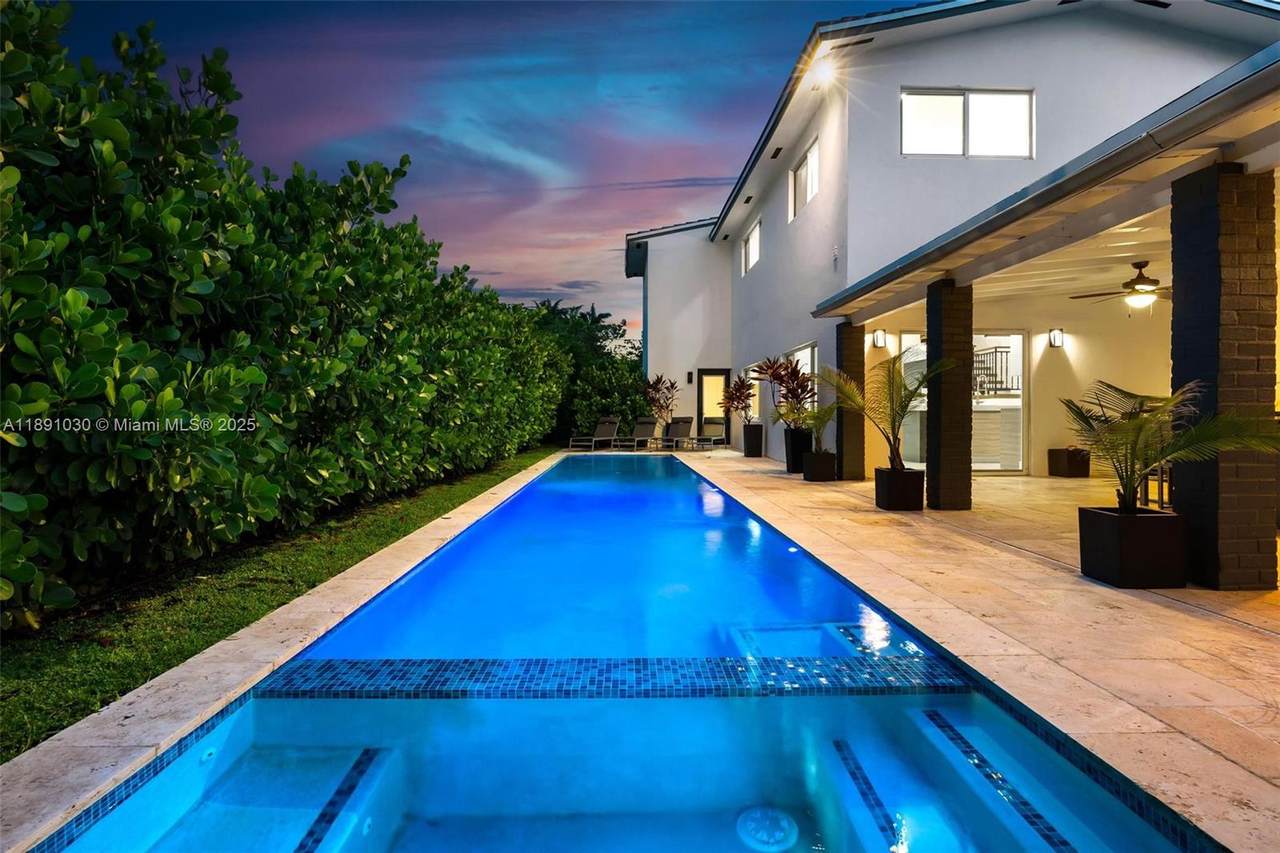 https://bt-photos.global.ssl.fastly.net/miami/1280_boomver_1_A11891030-2.jpg