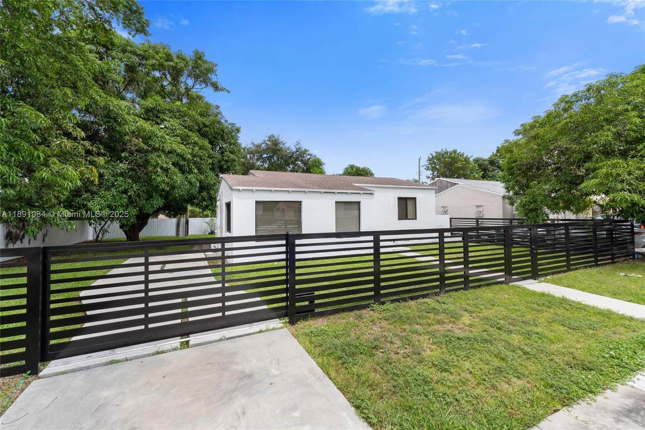 165 46th St - Photo 1