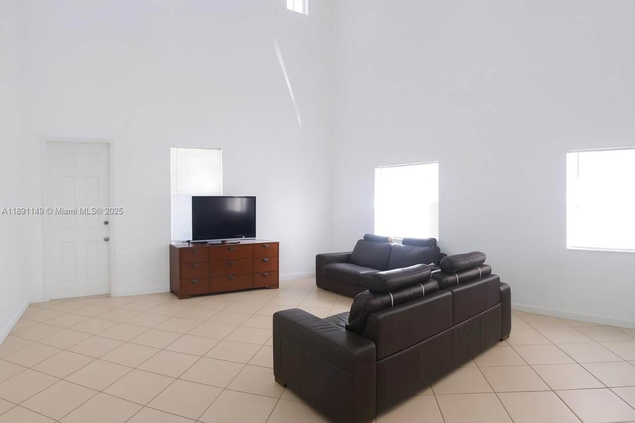 https://bt-photos.global.ssl.fastly.net/miami/1280_boomver_1_A11891149-2.jpg