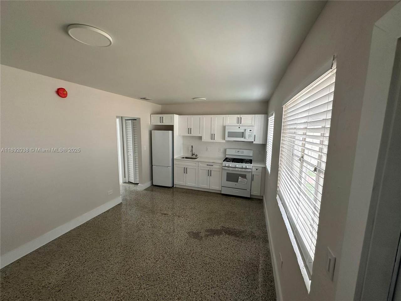 211 18th Ave - Photo 1