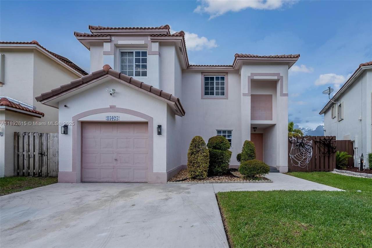 15025 141st Ter - Photo 1