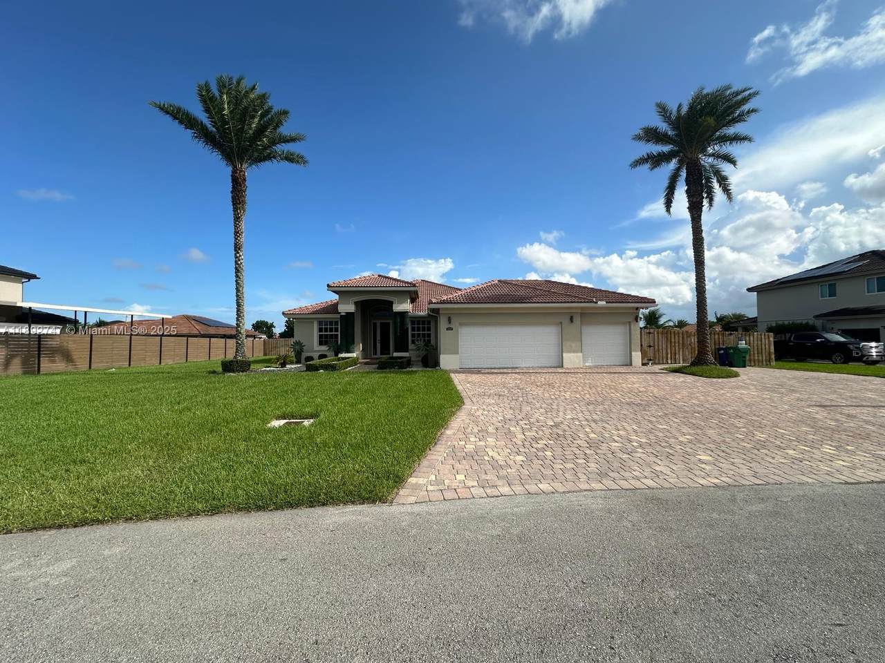 12944 222nd St - Photo 1