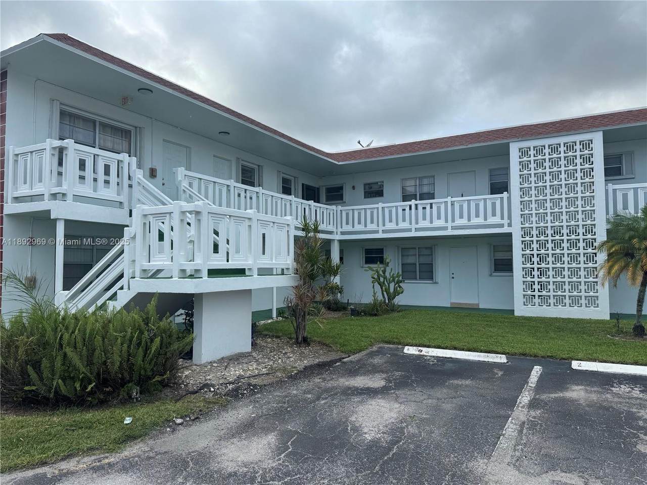 1400 43rd Ter - Photo 1