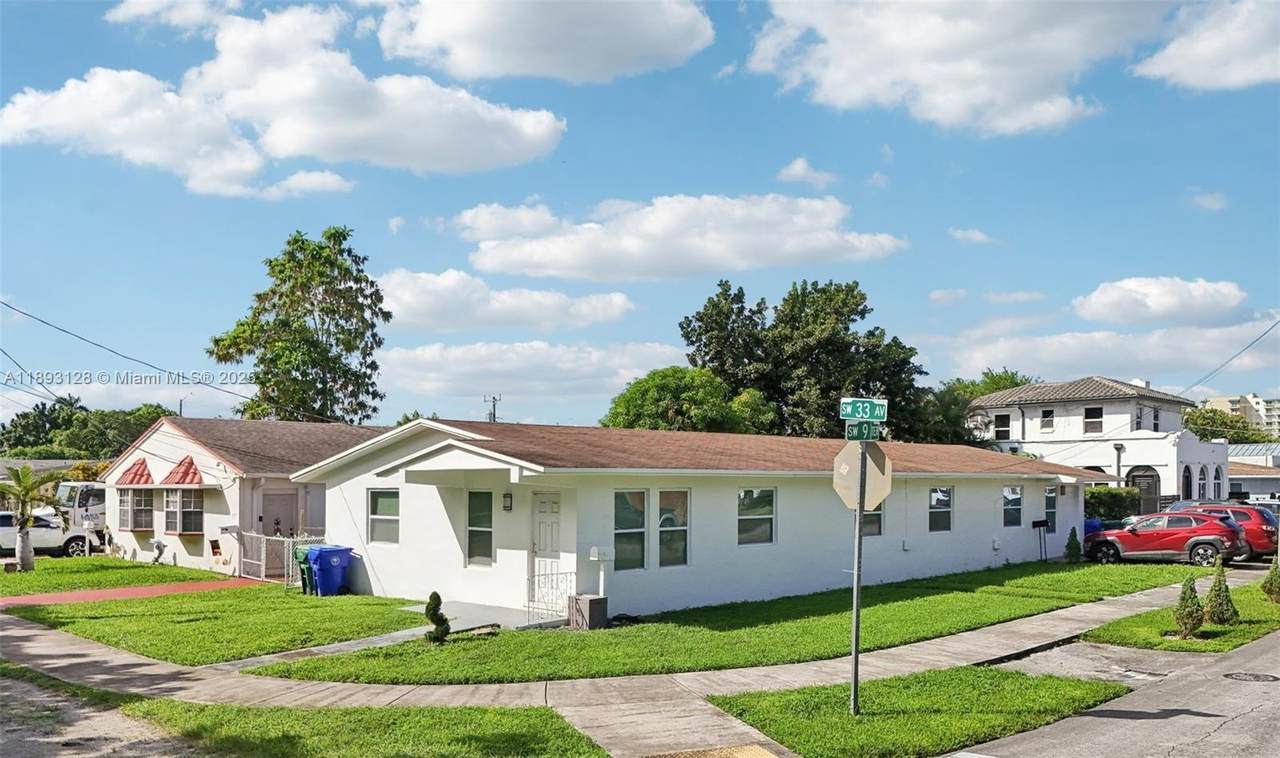 3300 9th Ter - Photo 1