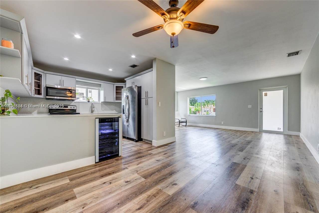 2363 21st Ter - Photo 1