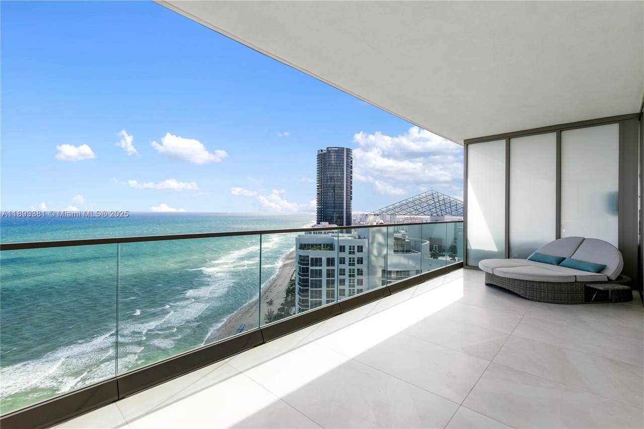 18975 Collins Ave - Photo 1